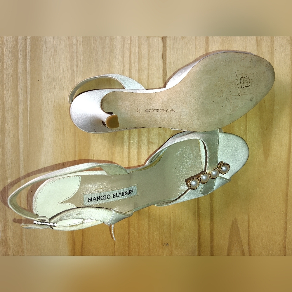 Manolo Blahnik Pearl Embellished Cream Heels - Picture 5 of 13